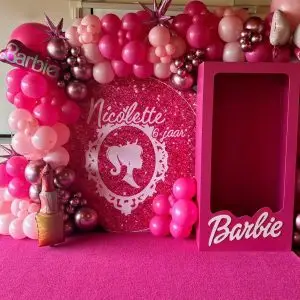 Barbie backdrop met zuil