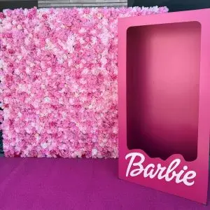 Bloemenwand met barbiebox